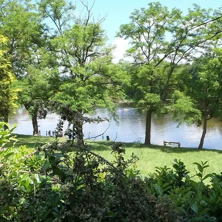 Calme A Auvergne-bord Riviere בריוד