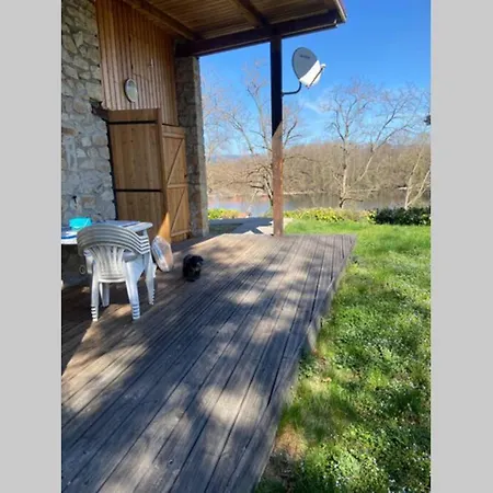 בית נופש Calme A Auvergne-bord Riviere
